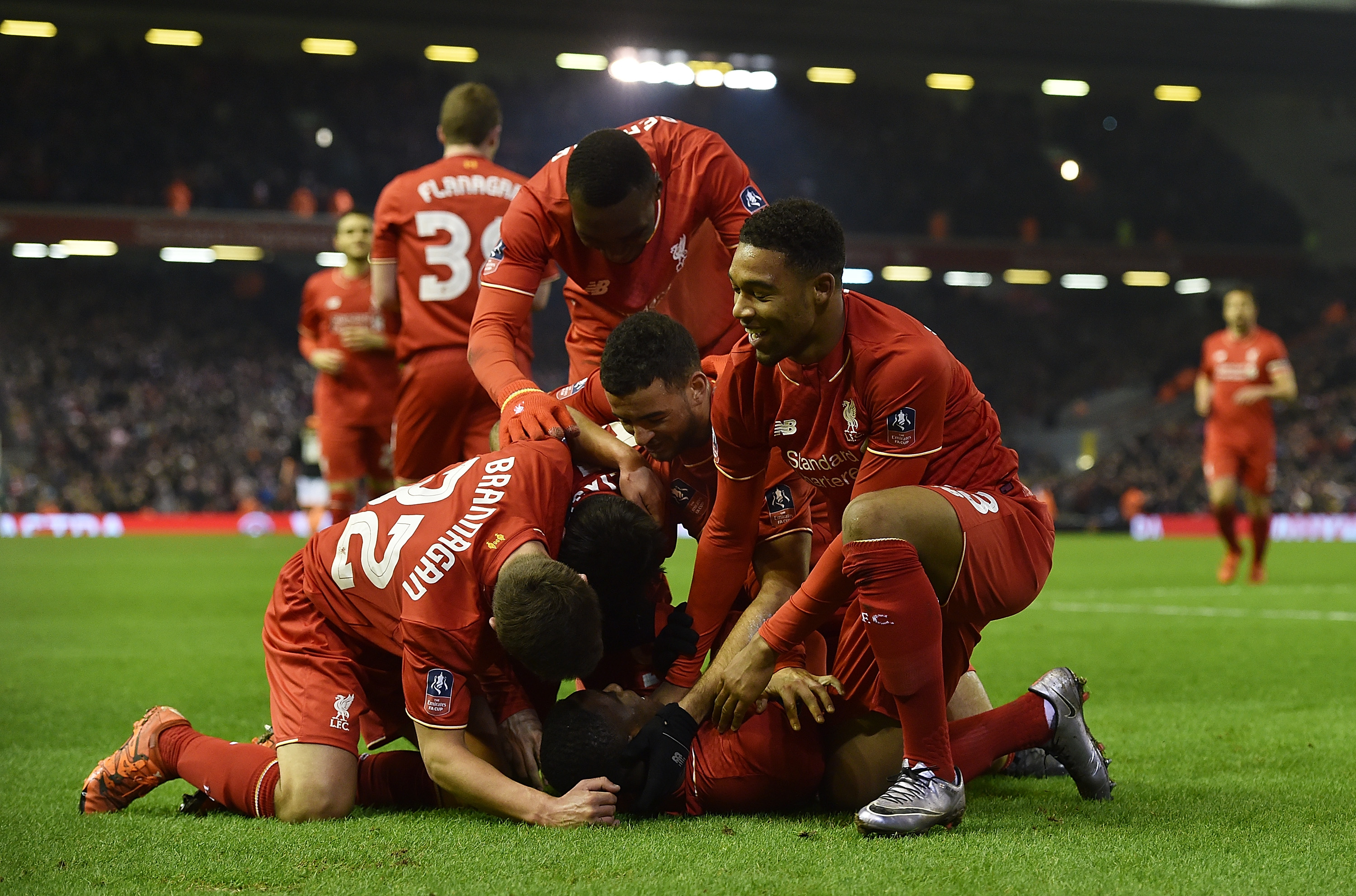 世体：巴舒亚伊因伤无缘对阵巴塞罗那，克瑙夫病愈可复出