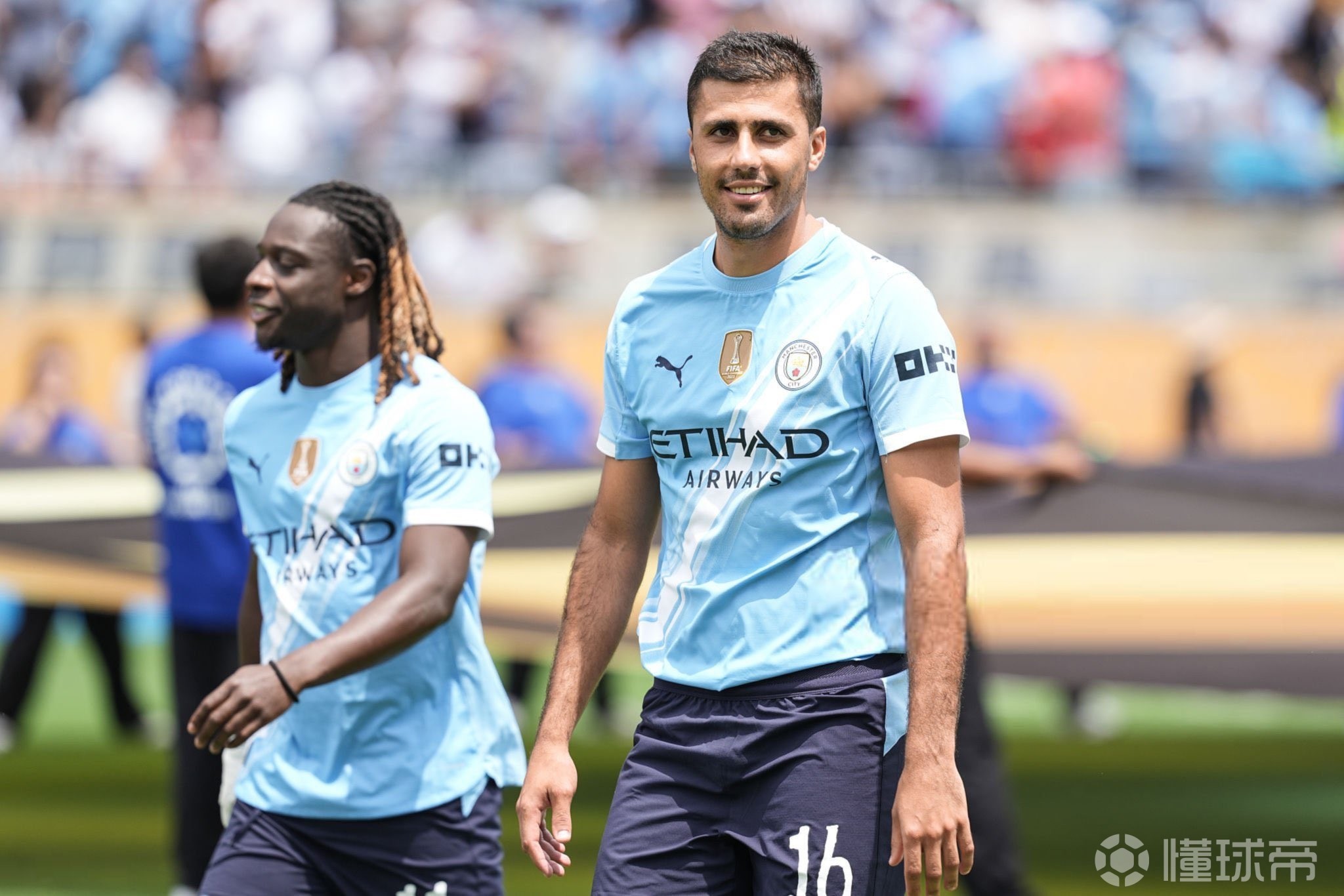 米体：劳塔罗近6个月奔波10.4万公里参加比赛，能绕地球三圈