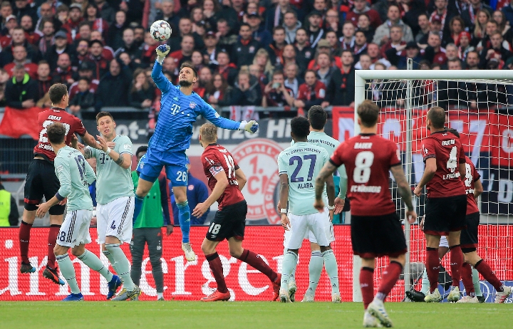 冬季全运会：冰壶决赛激烈对决