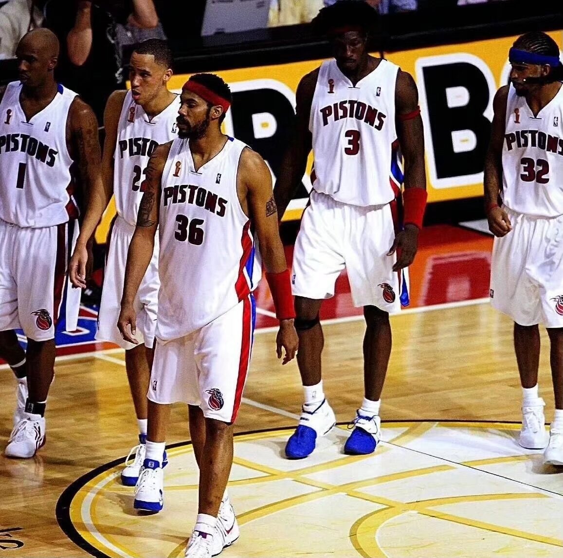 皇马公布欧冠战曼城名单：姆巴佩受伤仍入选，卡马文加缺席