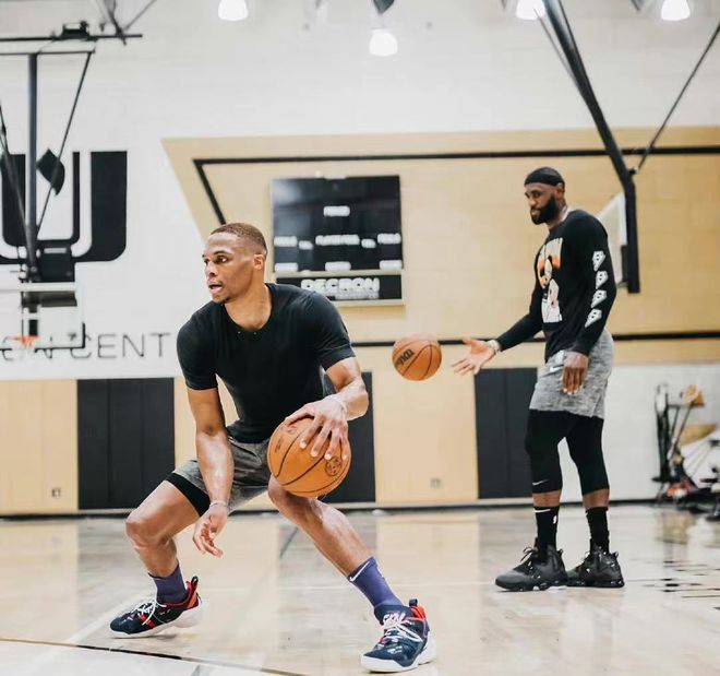 库里缺阵勇士得分创新低，巴特勒回归迈阿密黯淡，年轻球员崭露头角