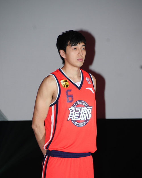 内维斯国家队和俱乐部近17场攻入11球，生涯此前146场仅进9球