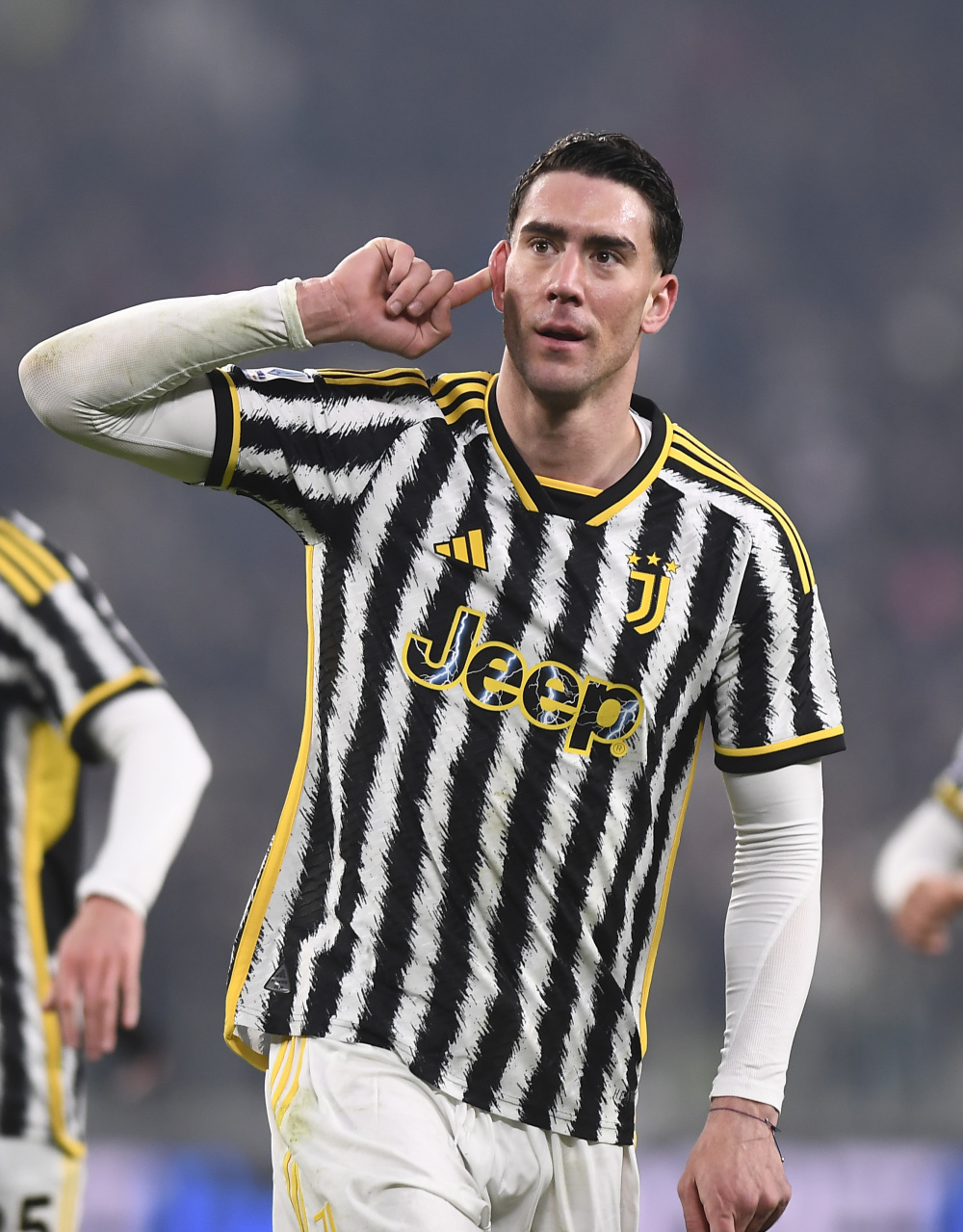 前锋关键进球锁定胜局