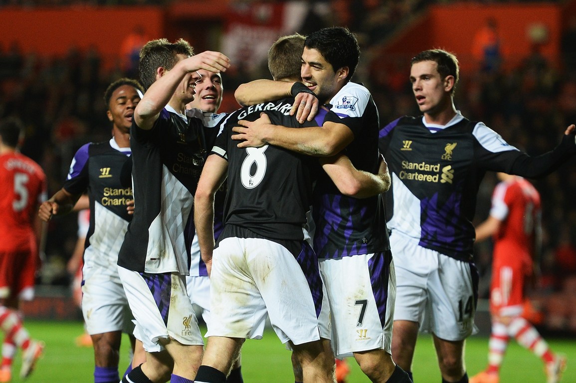 据名记Shams报道，消息人士透露，老鹰球星特雷·杨及其经纪人团队正在与球队商讨交易事宜。